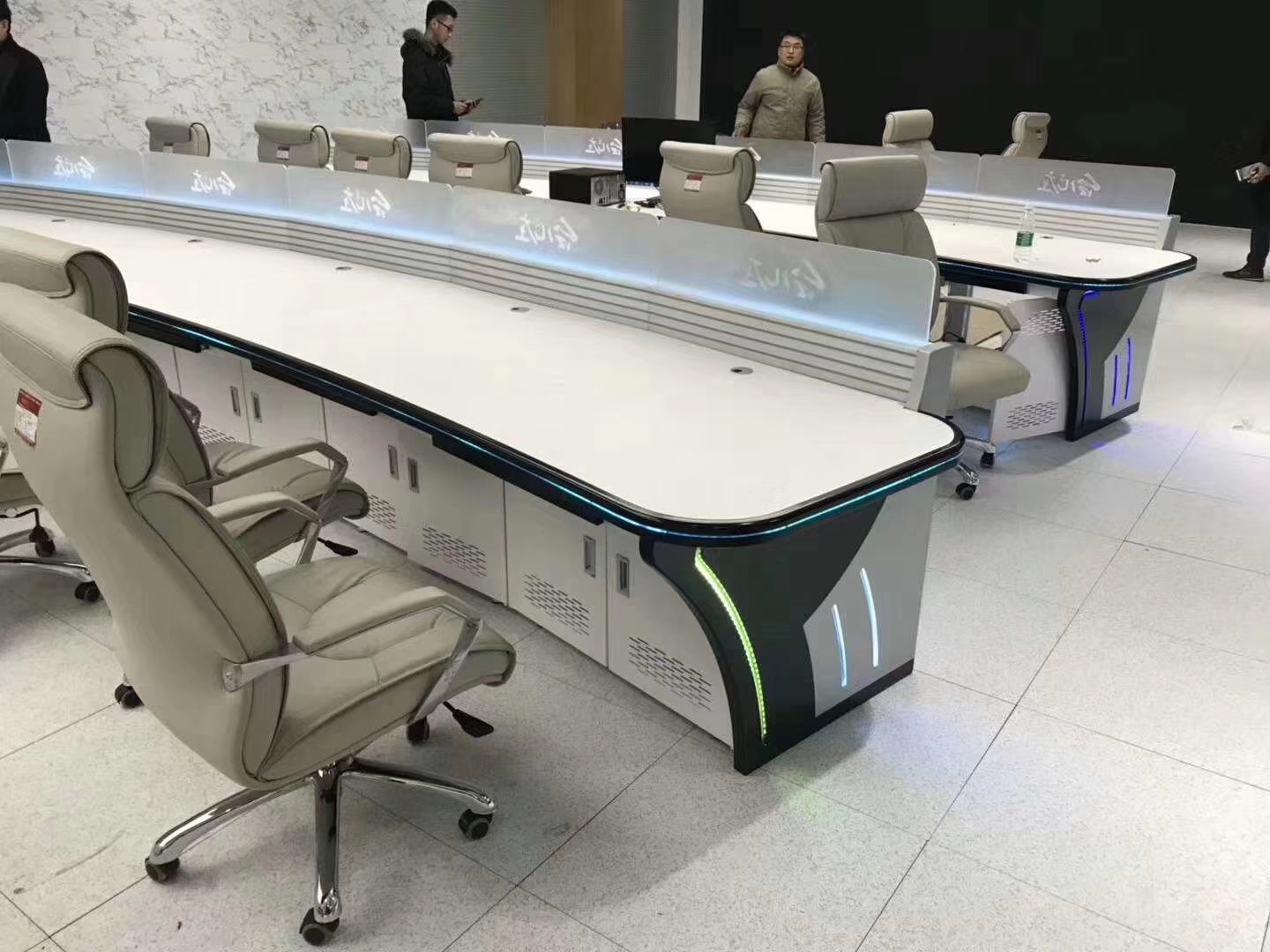监控指挥台.jpg